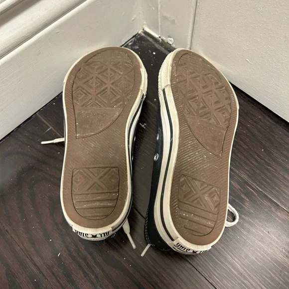 Converse Black Low Top Sneakers - Picture 7 of 8